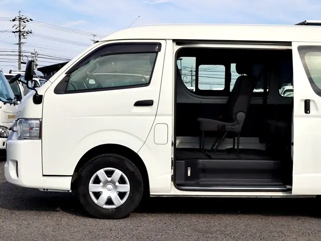 トヨタ ハイエース CBA-TRH219W(4WD)の写真10