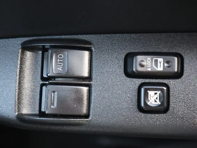 トヨタ ハイエース CBA-TRH219W(4WD)の写真38