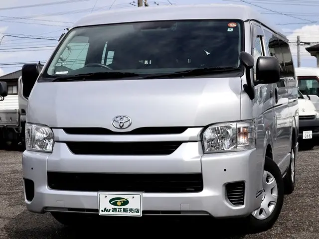 トヨタ ハイエース 3BA-TRH214W(2WD)の写真2