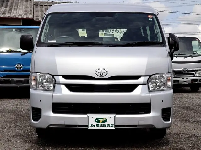 トヨタ ハイエース 3BA-TRH214W(2WD)の写真3