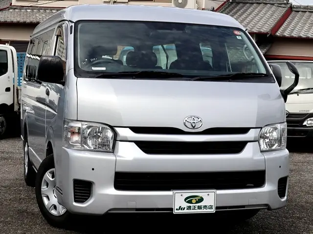 トヨタ ハイエース 3BA-TRH214W(2WD)の写真4