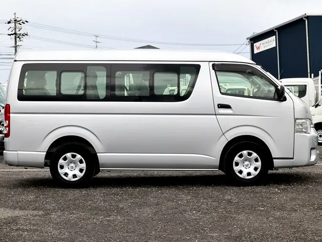 トヨタ ハイエース 3BA-TRH214W(2WD)の写真8