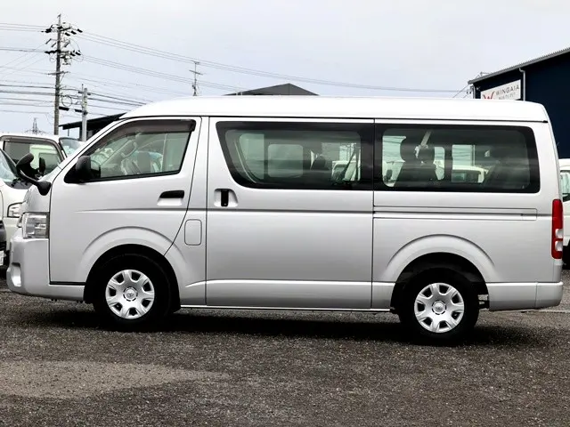 トヨタ ハイエース 3BA-TRH214W(2WD)の写真9