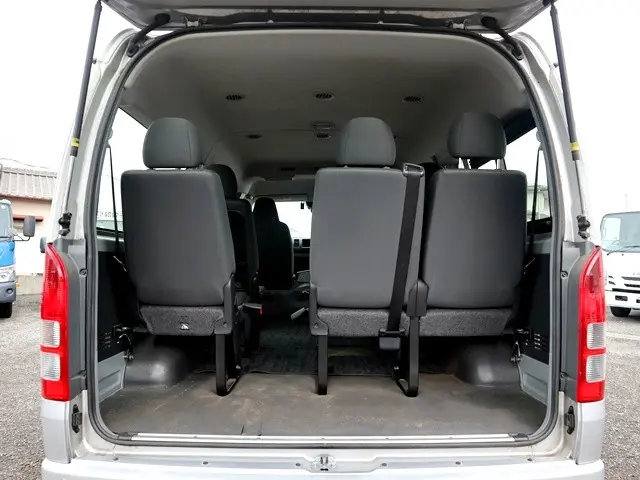 トヨタ ハイエース 3BA-TRH214W(2WD)の写真12