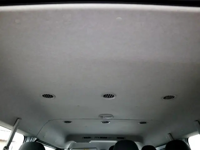 トヨタ ハイエース 3BA-TRH214W(2WD)の写真13