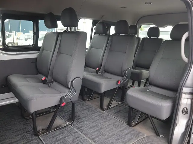 トヨタ ハイエース 3BA-TRH214W(2WD)の写真14