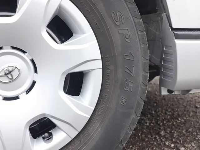 トヨタ ハイエース 3BA-TRH214W(2WD)の写真21