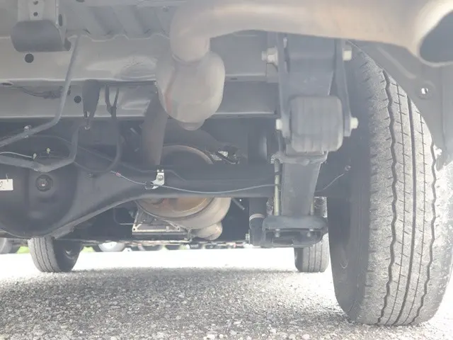 トヨタ ハイエース 3BA-TRH214W(2WD)の写真28