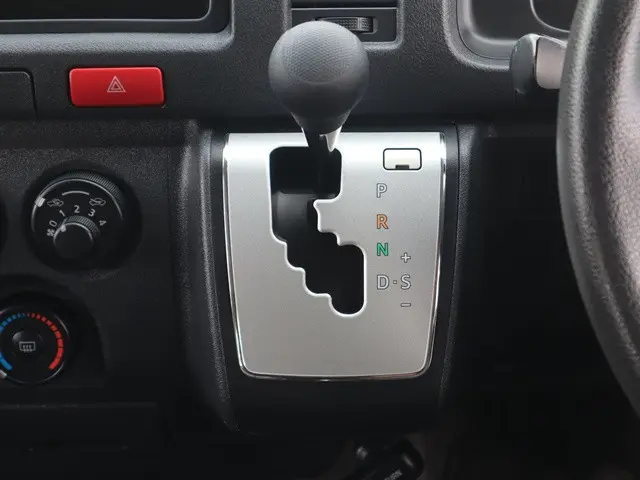 トヨタ ハイエース 3BA-TRH214W(2WD)の写真35