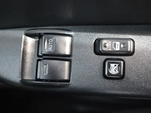 トヨタ ハイエース 3BA-TRH214W(2WD)の写真39