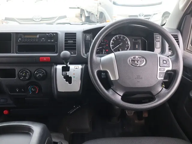 トヨタ ハイエース 3BA-TRH214W(2WD)の写真40