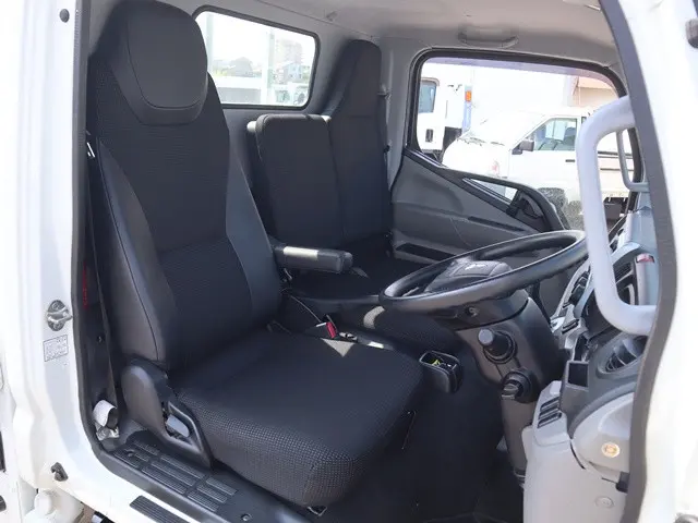 三菱 キャンター 2RG-FBA20(2WD)の写真30