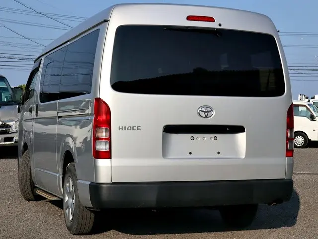 トヨタ ハイエース 3BA-TRH214W(2WD)の写真2