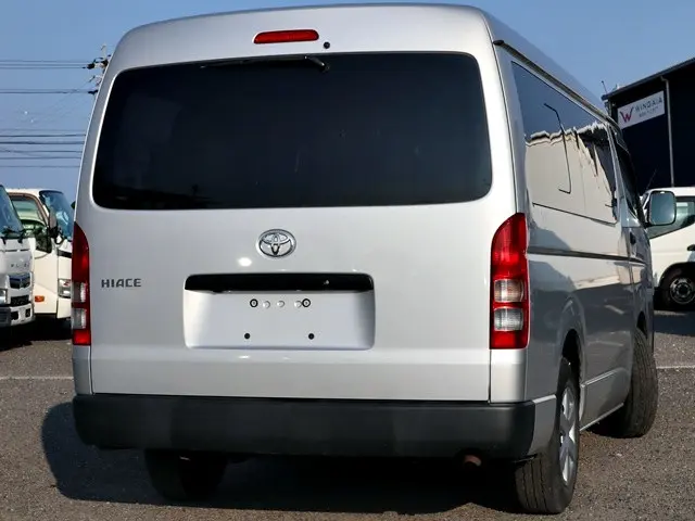 トヨタ ハイエース 3BA-TRH214W(2WD)の写真3