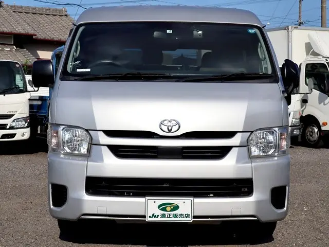 トヨタ ハイエース 3BA-TRH214W(2WD)の写真3