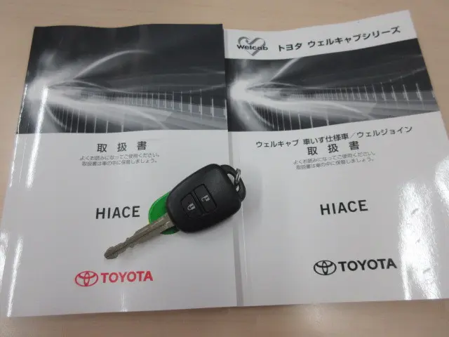 トヨタ ハイエース 3BA-TRH214W(2WD)の写真5