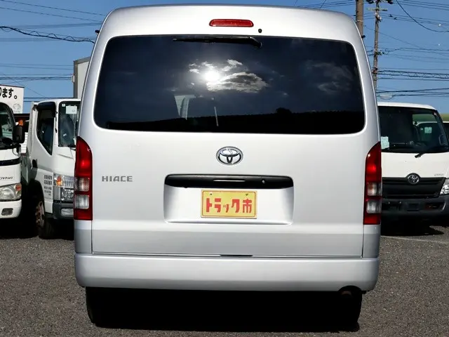 トヨタ ハイエース 3BA-TRH214W(2WD)の写真6