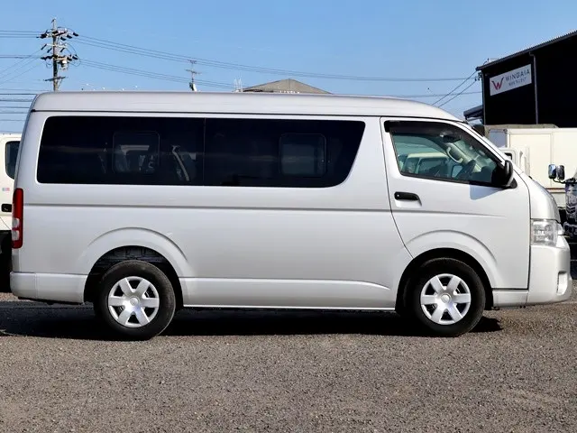 トヨタ ハイエース 3BA-TRH214W(2WD)の写真8