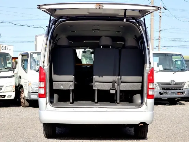 トヨタ ハイエース 3BA-TRH214W(2WD)の写真11