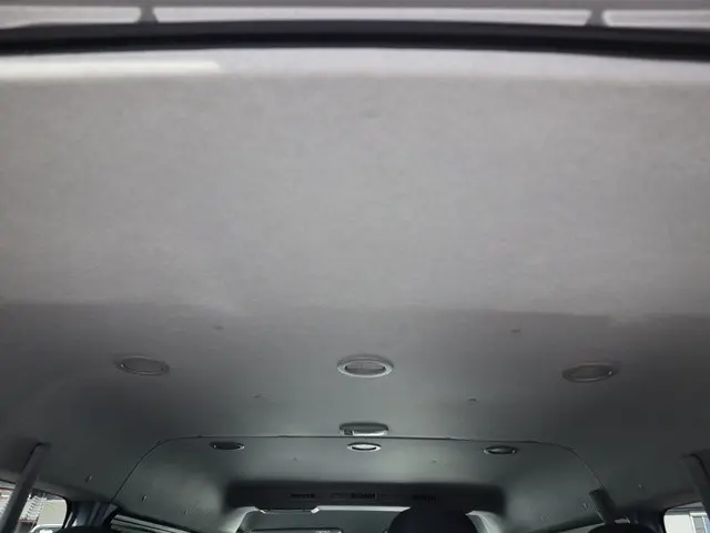 トヨタ ハイエース 3BA-TRH214W(2WD)の写真13