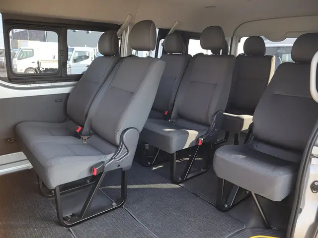 トヨタ ハイエース 3BA-TRH214W(2WD)の写真14