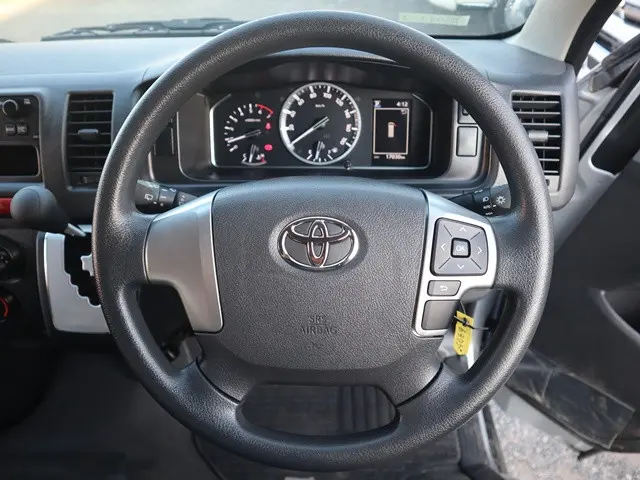 トヨタ ハイエース 3BA-TRH214W(2WD)の写真35