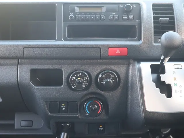 トヨタ ハイエース 3BA-TRH214W(2WD)の写真37