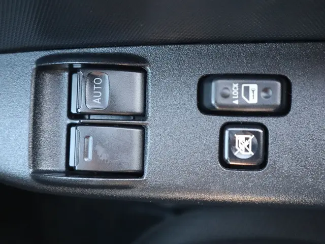 トヨタ ハイエース 3BA-TRH214W(2WD)の写真40
