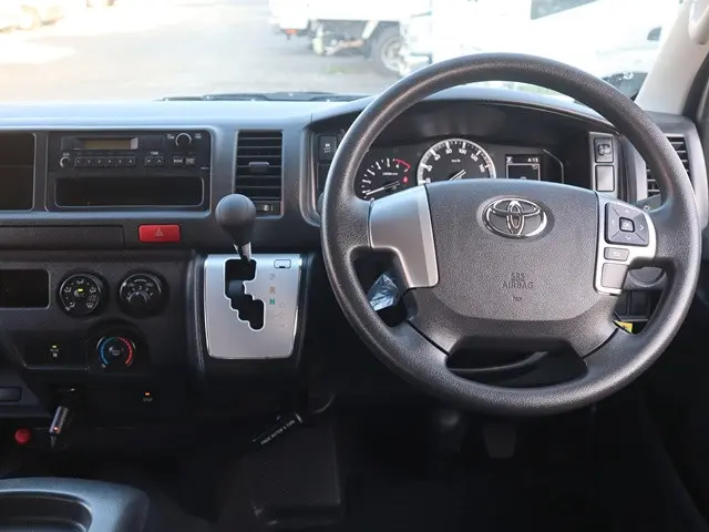 トヨタ ハイエース 3BA-TRH214W(2WD)の写真41