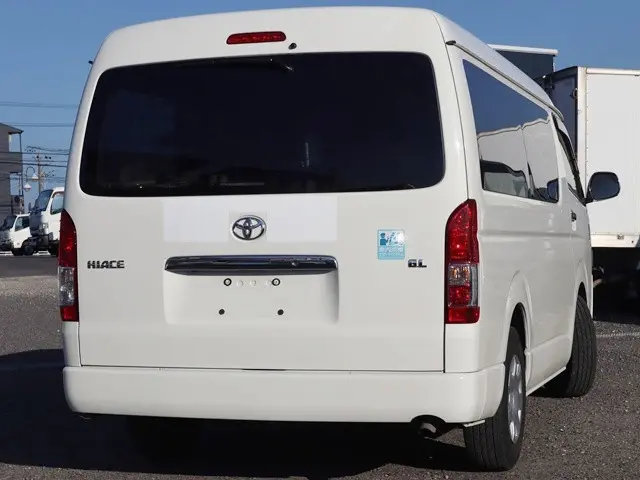 トヨタ ハイエース CBA-TRH214W(2WD)の写真2