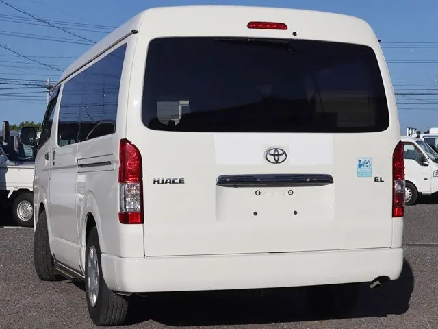 トヨタ ハイエース CBA-TRH214W(2WD)の写真3