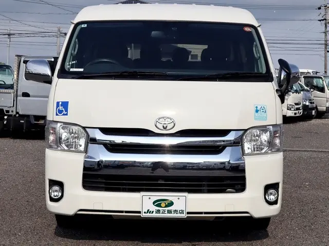 トヨタ ハイエース CBA-TRH214W(2WD)の写真3