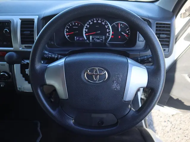 トヨタ ハイエース CBA-TRH214W(2WD)の写真4