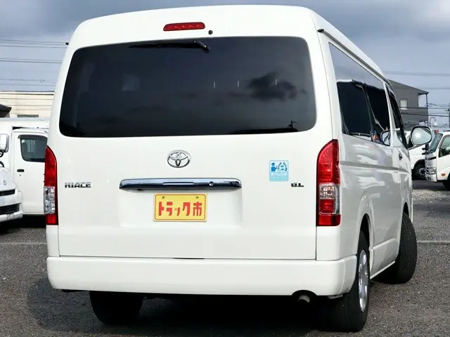 トヨタ ハイエース CBA-TRH214W(2WD)の写真5