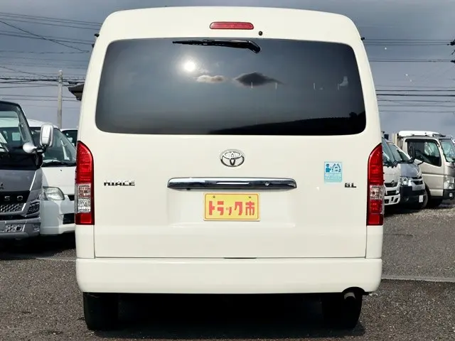 トヨタ ハイエース CBA-TRH214W(2WD)の写真6