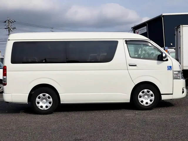 トヨタ ハイエース CBA-TRH214W(2WD)の写真8