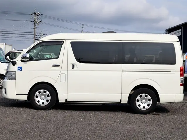 トヨタ ハイエース CBA-TRH214W(2WD)の写真9
