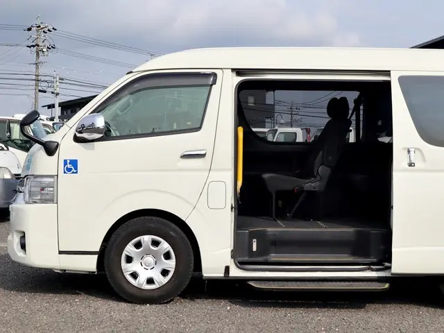 トヨタ ハイエース CBA-TRH214W(2WD)の写真10
