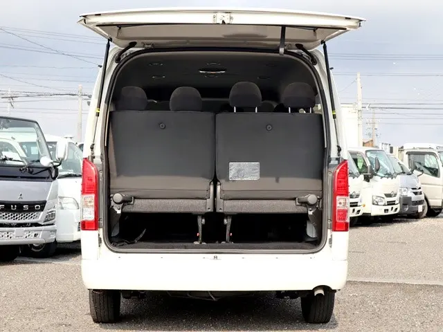 トヨタ ハイエース CBA-TRH214W(2WD)の写真11