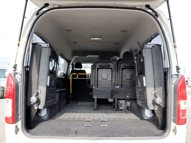 トヨタ ハイエース CBA-TRH214W(2WD)の写真12