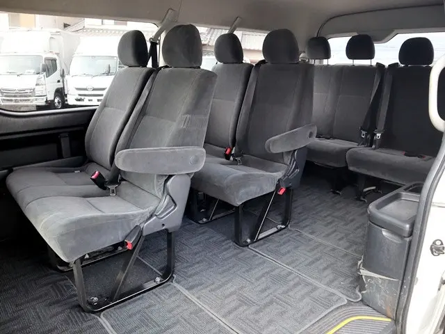トヨタ ハイエース CBA-TRH214W(2WD)の写真15