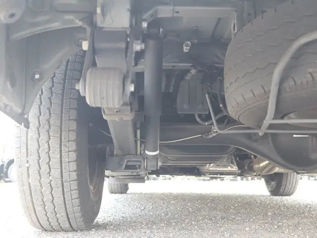 トヨタ ハイエース CBA-TRH214W(2WD)の写真32
