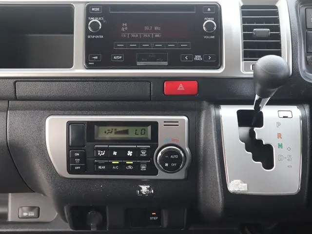 トヨタ ハイエース CBA-TRH214W(2WD)の写真41