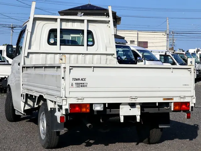 トヨタ タウンエーストラック DBF-S402U(2WD)の写真2