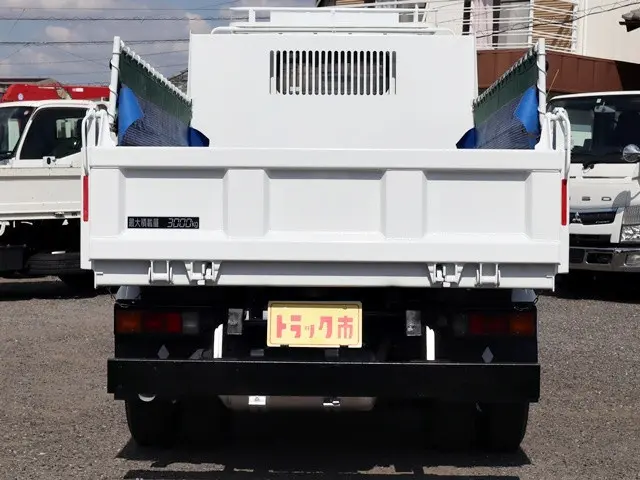 三菱 キャンター 2RG-FBA60(2WD)の写真6