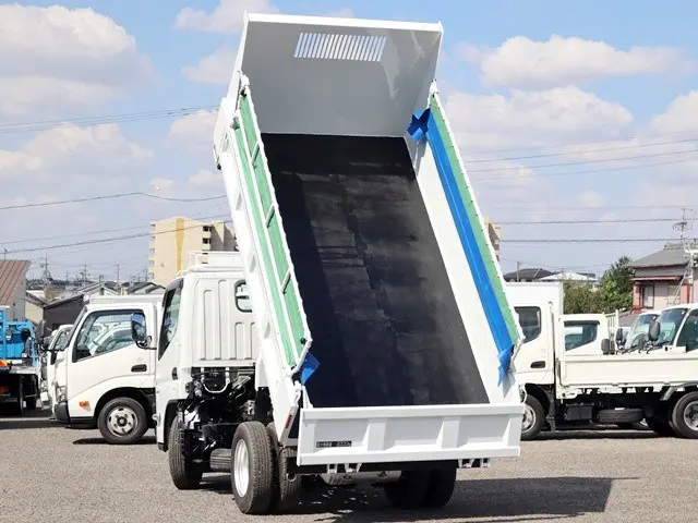 三菱 キャンター 2RG-FBA60(2WD)の写真11