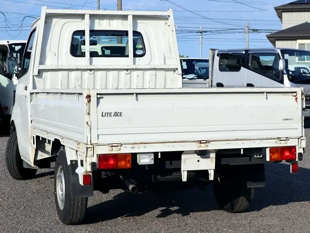トヨタ ライトエーストラック DBF-S402U(2WD)の写真2
