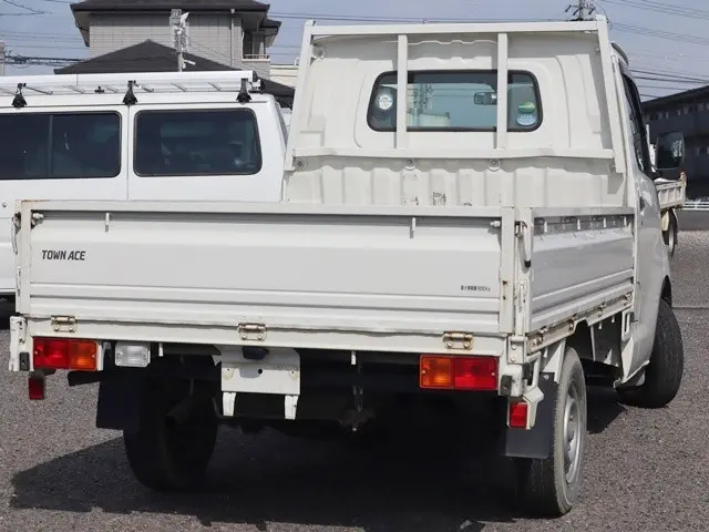 トヨタ ライトエーストラック DBF-S402U(2WD)の写真2