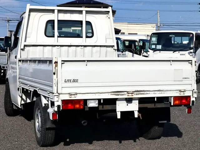 トヨタ ライトエーストラック DBF-S402U(2WD)の写真2