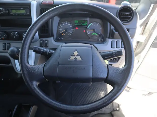 三菱 キャンター 2PG-FBAV0(2WD)の写真4